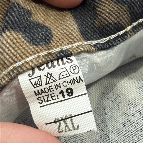 Woman’s Barrel Jean Cheetah Pants - Picture 7 of 7